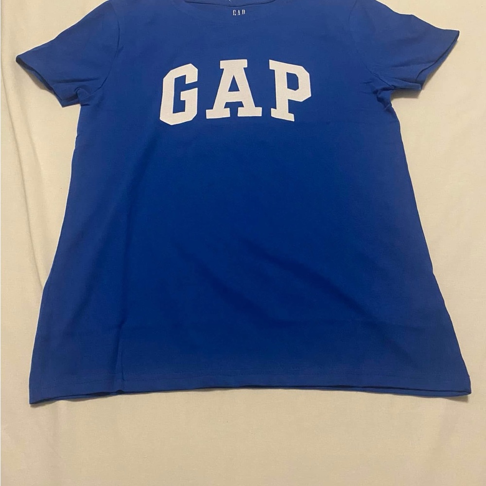 Never worn. Smoke and pet free home